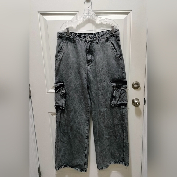 Boohoo Gray Relaxed High-rise Cargo Jeans size 12 - Picture 4 of 7